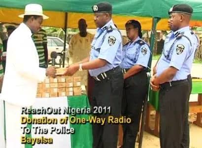 ReachOut Nigeria 2011 — Donation of one-way radios to the Police, Bayelsa